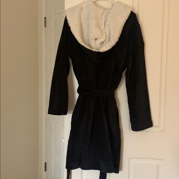 Victoria’s Secret Plush Black robe with hood - Picture 3 of 3